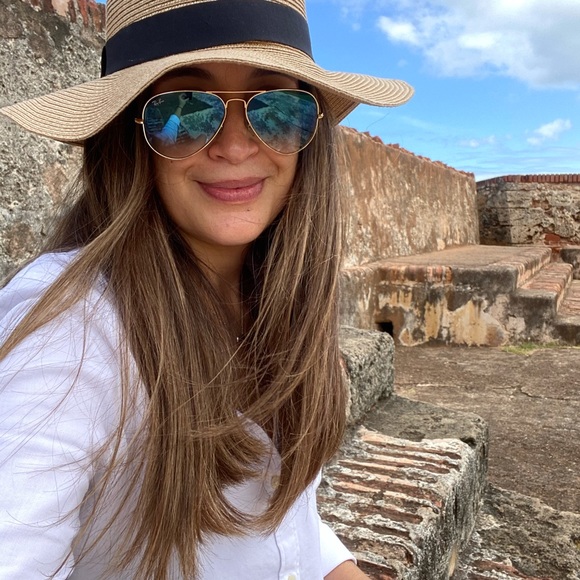 Meet your Posher - Picture 1 of 3